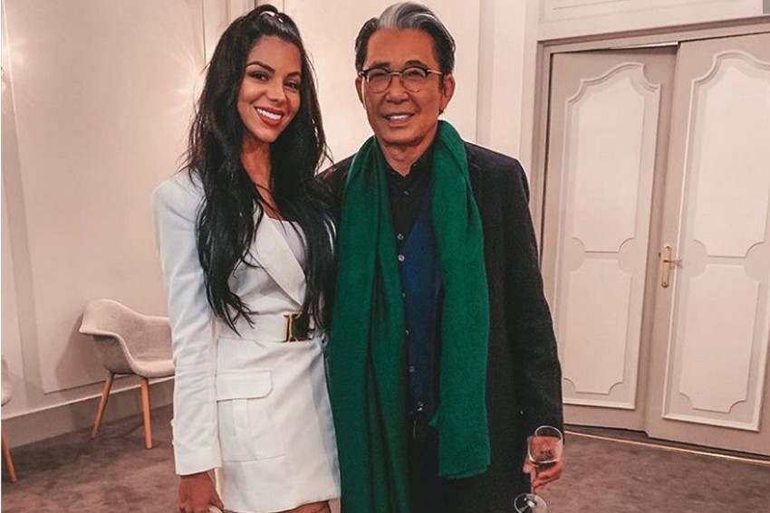 Evelyn Regly participa de lançamento da nova fragrância da Avon Brasil