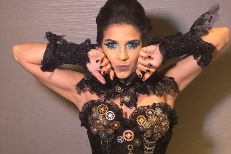 Dani de Lova dá dicas de maquiagem para o Carnaval