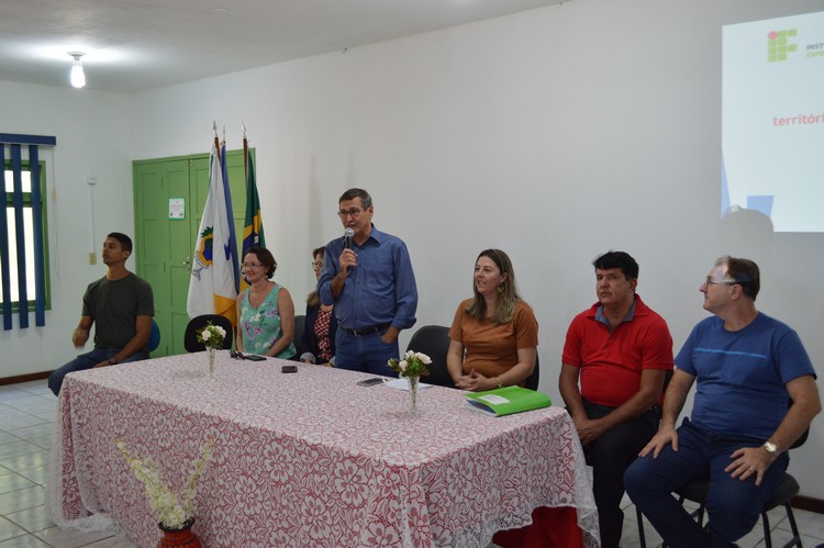 Prefeito Vavá Coutinho parabeniza a mesa pela iniciativa