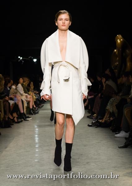 Burberry apresenta sua February Collection 2017 