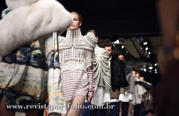 Burberry apresenta sua February Collection 2017 