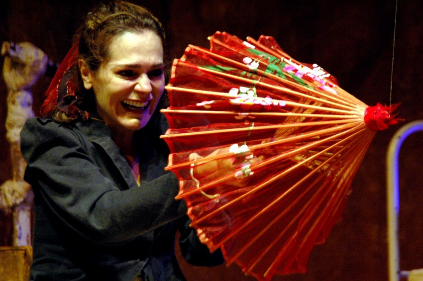 Adriana Rabelo reestreia  Visitando Camille Claudel. no Teatro Laura Alvim, no Rio