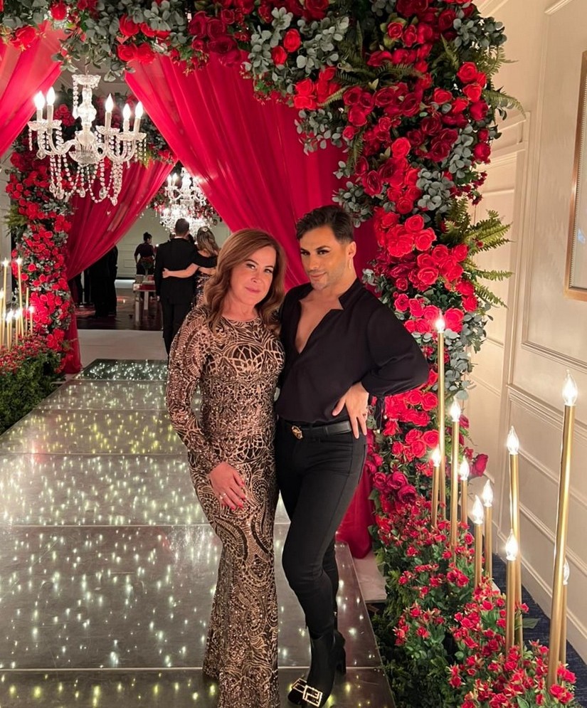 Agustin Fernandez e Zilu Camargo marcam presença em jantar nos EUA