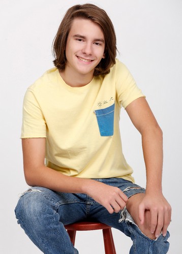 Ator juvenil Alan Pfeffer fala sobre sua carreira e expectativas no teatro