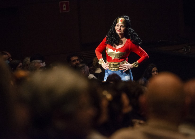 Alexandra Richter homenageia as maiores comediantes de todos os tempos em sua nova comédia