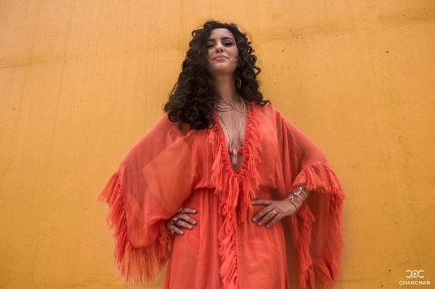 Aline Calixto dá mais uma prévia do DVD que lança em breve