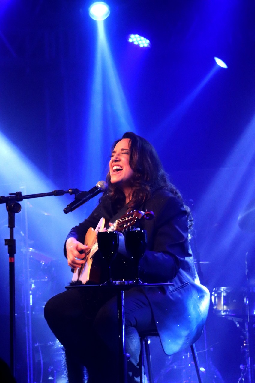 Ana Carolina desembarca em Vitória para cantar seus maiores sucessos 