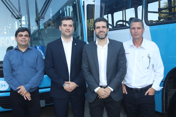 Anderson Lopes (Grupo Scandia) – Jorge Carrer (MAN) - Sec. Transportes e Obras Publicas, Fabio Damasceno e Gilberto Lopes (Autobahn)