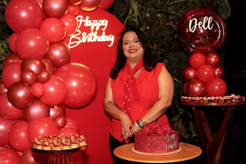 A especialista em conexões, Dell Gurgel, festeja aniversário em São Paulo
