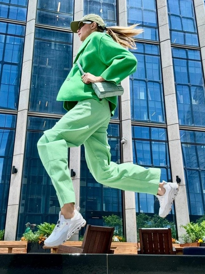 Aposta verde Brat: Babi Beluco reforça tendência que domina 2024 no estilo Sport Fashion