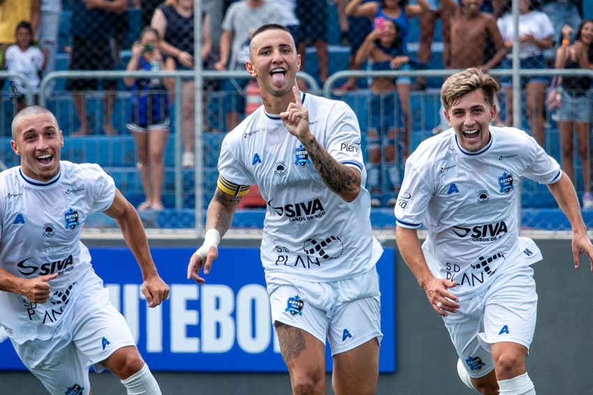 Atacante Batata do Aster Itaquá abriu o placar para goleada da equipe em estreia na Copinha