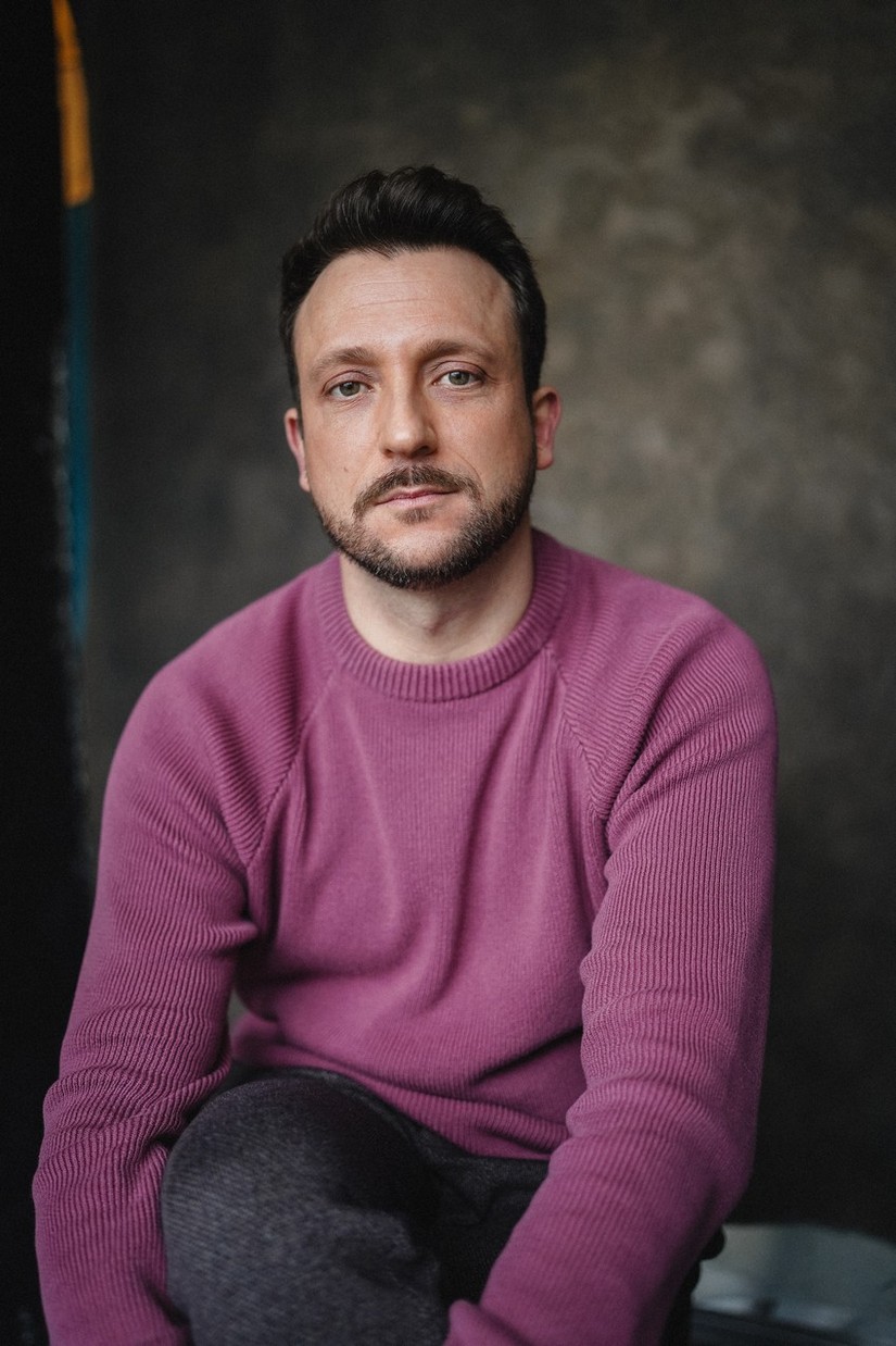 Ator Rodrigo Ternevoy estreia no Brasil em produção britânica do Disney+