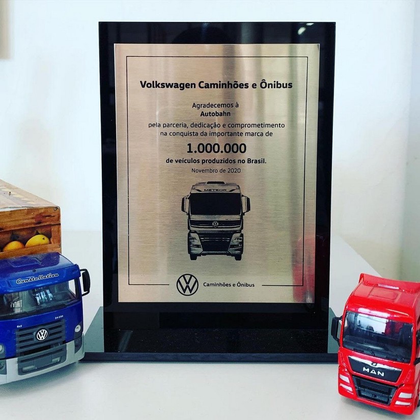 Autobahn Caminhões recebe placa de agradecimento da Volkswagen Caminhões e Ônibus