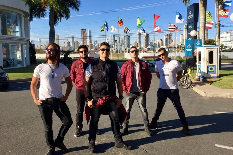 Banda Fortunia. Separados, porém juntos, se preparando para lançar novo single