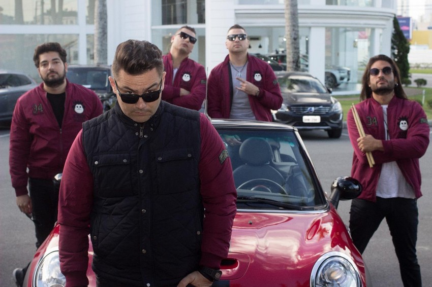 Banda Fortunia. Separados, porém juntos, se preparando para lançar novo single