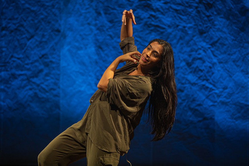 Benedita Casé Zerbini estreia no teatro com “SURDA”, escrito por Julia Spadaccini
