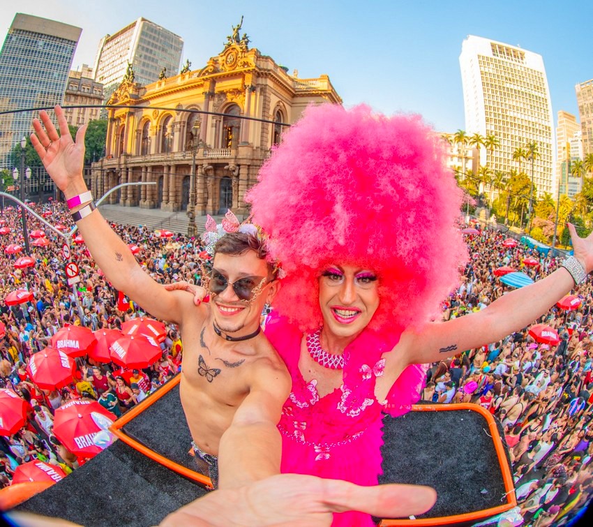 Bloco Minhoqueens celebra 10 anos com Lia Clark e MC Xuxu no Carnaval de São Paulo