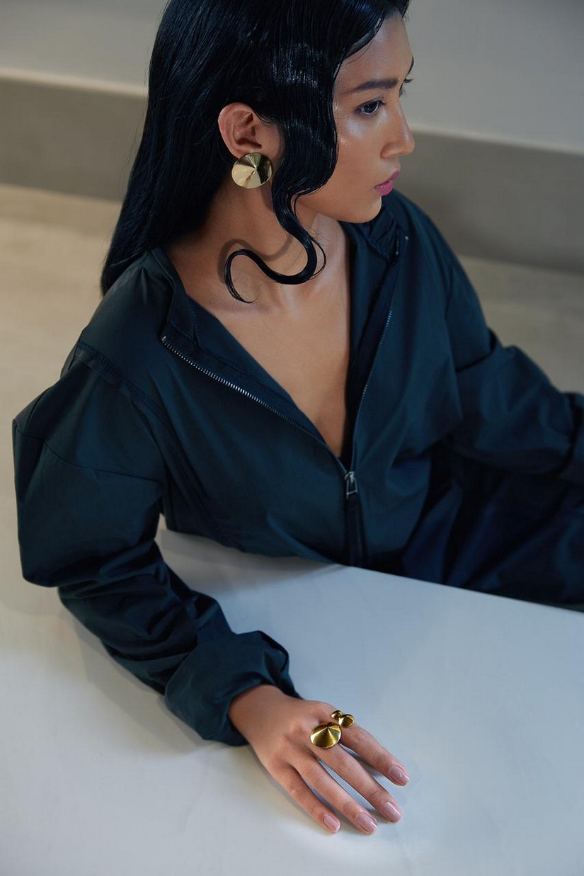 Brincos e anel Cônicos