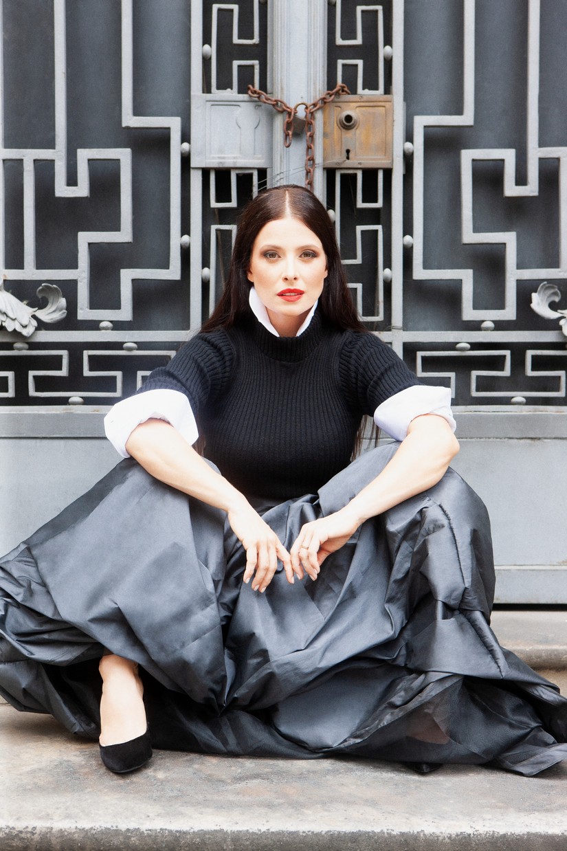 Bruna Spínola, artista multifacetada, em nossa Capa de Domingo