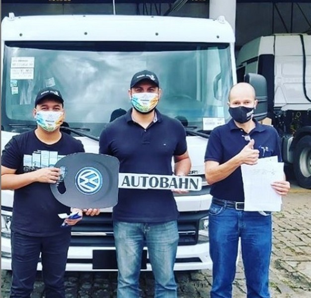 Cachaça Princesa Izabel recebendo seu VW Express