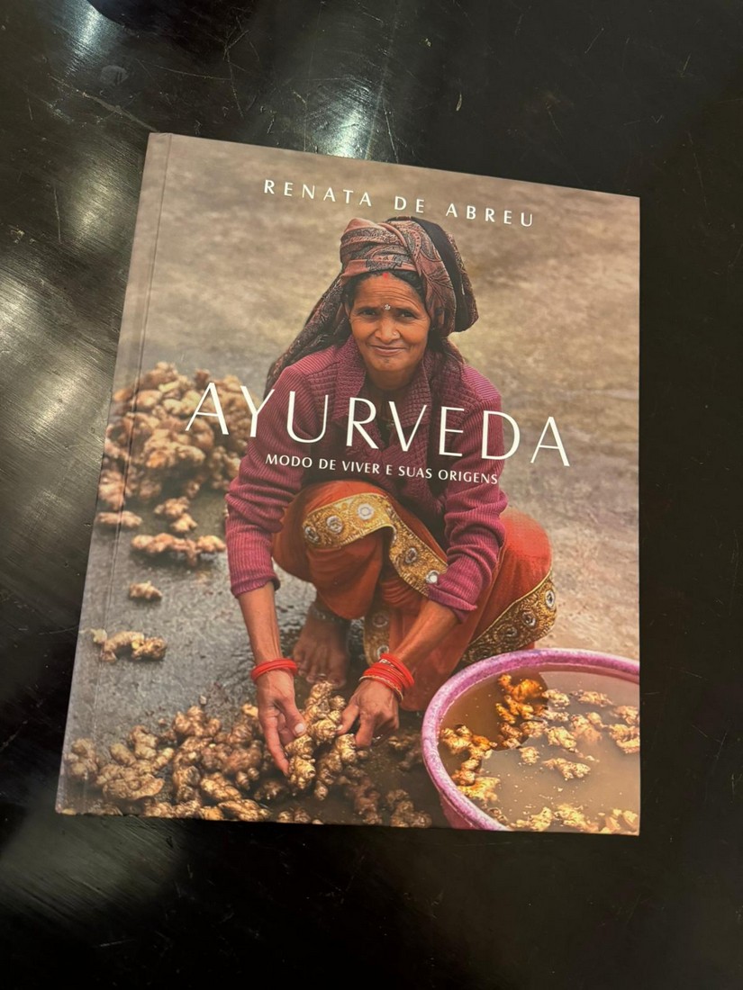 Capa do livro Ayurveda