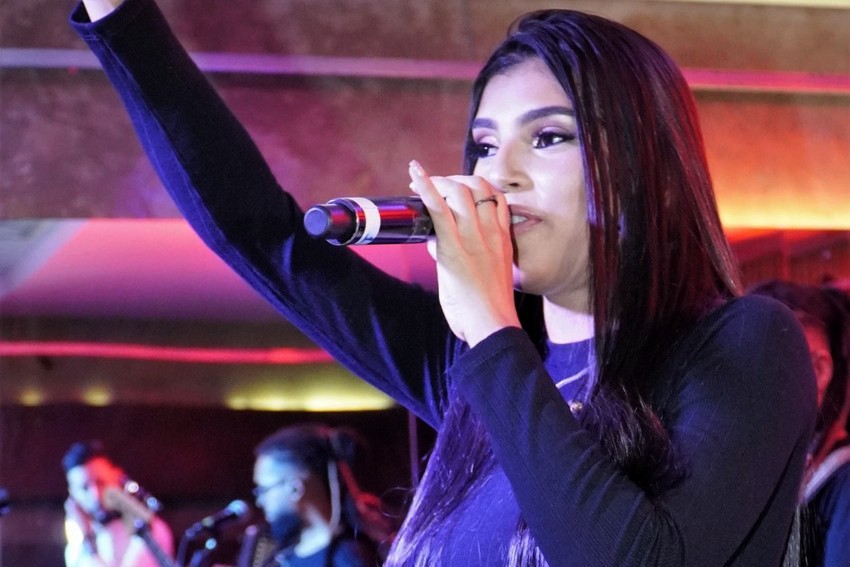 Promessa do sertanejo feminino: Carol Silva se apresenta dia 22 de setembro, no Vila JK em São Paulo