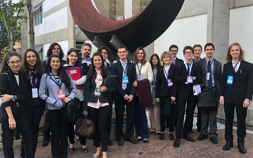 Alunos do Leonardo da Vinci participam do Fórum FAAP em São Paulo