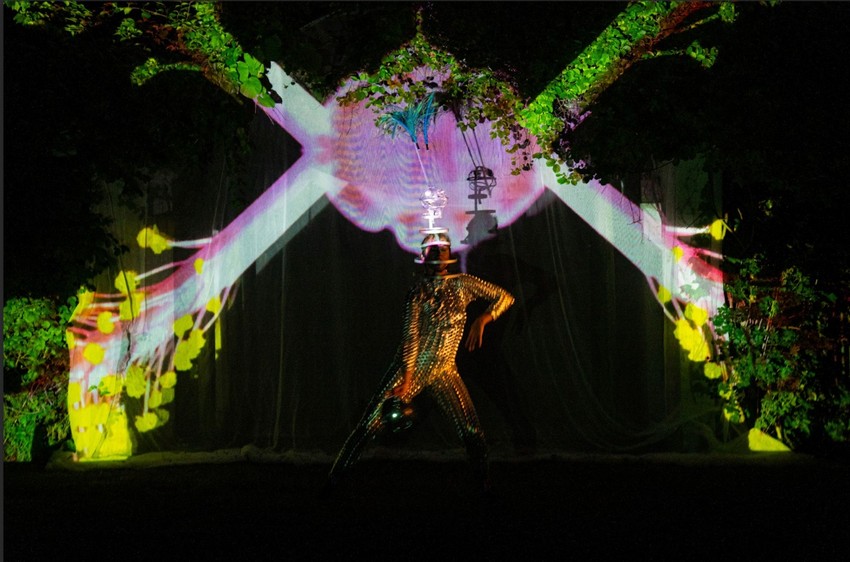 Centro Municipal de Arte Hélio Oiticica recebe ocupação artística de Lola Lustosa com construção coletiva de dragões