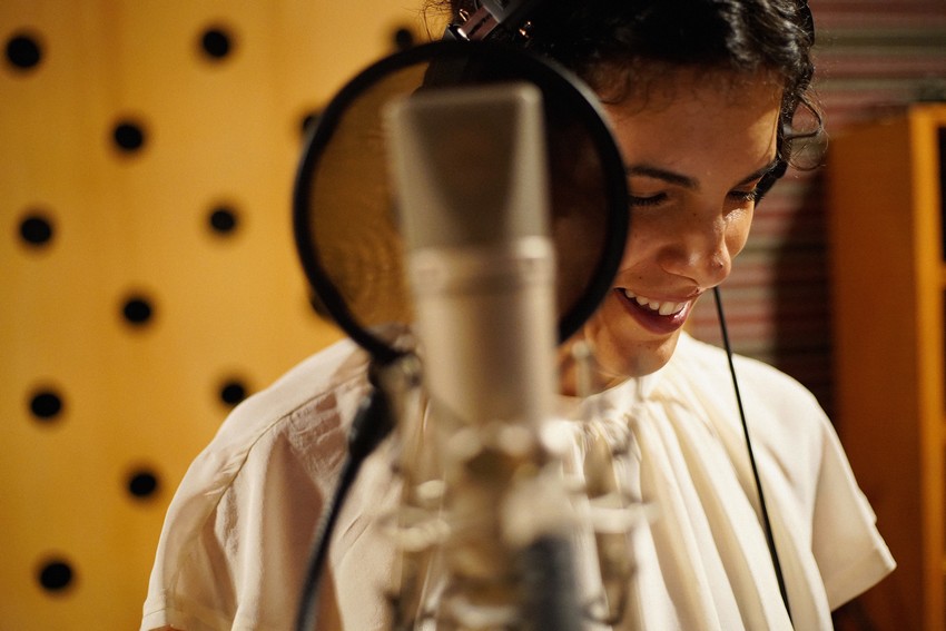 Céu canta 'Pomar' na plataforma infantil Blockos