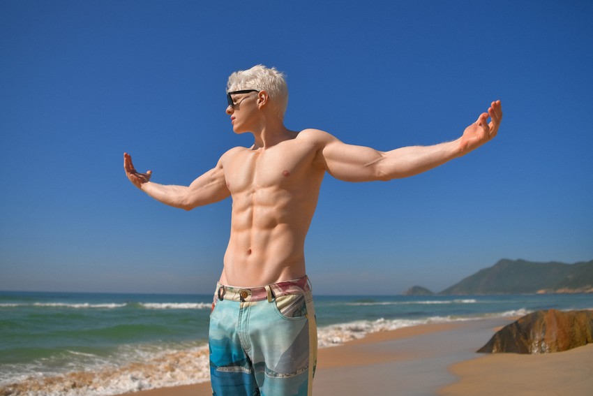 Christmas on the Beach: Bera exalta clima e paisagens cariocas em novo single de Natal