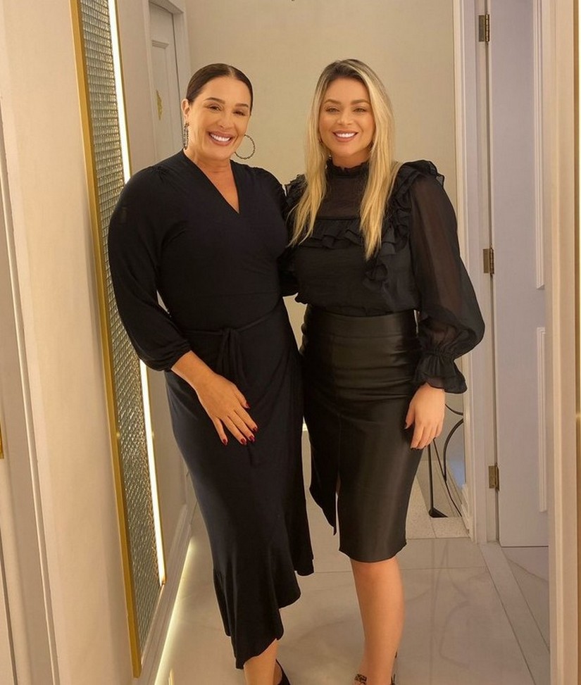 Claudia Raia é atendida por Dra. Anamarya Rocha para fortalecer o assoalho pélvico com a tecnologia mais avançada da atualidade