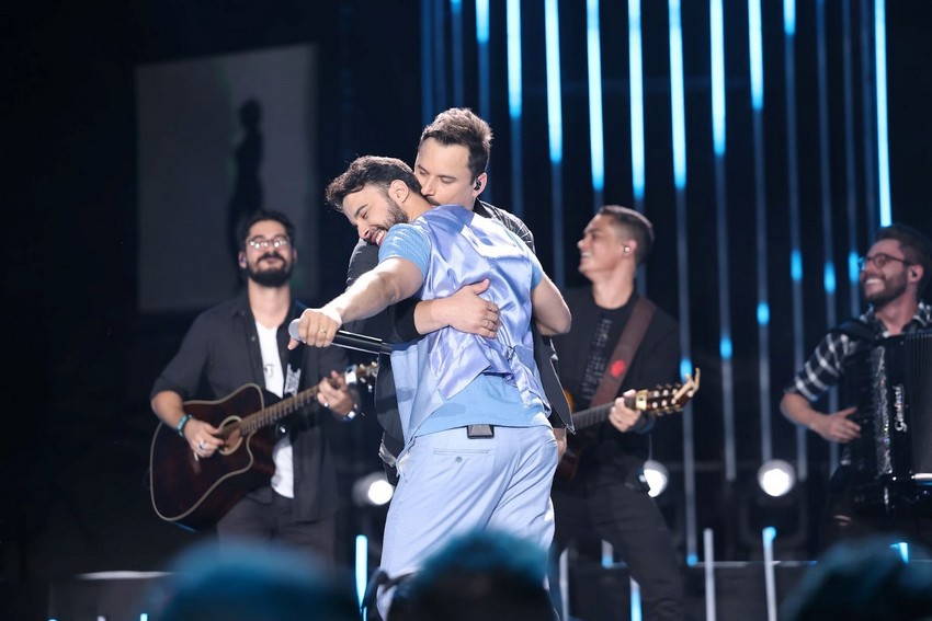 Clayton & Romário disponibilizam primeira faixa de Ao Vivo Em Brasília