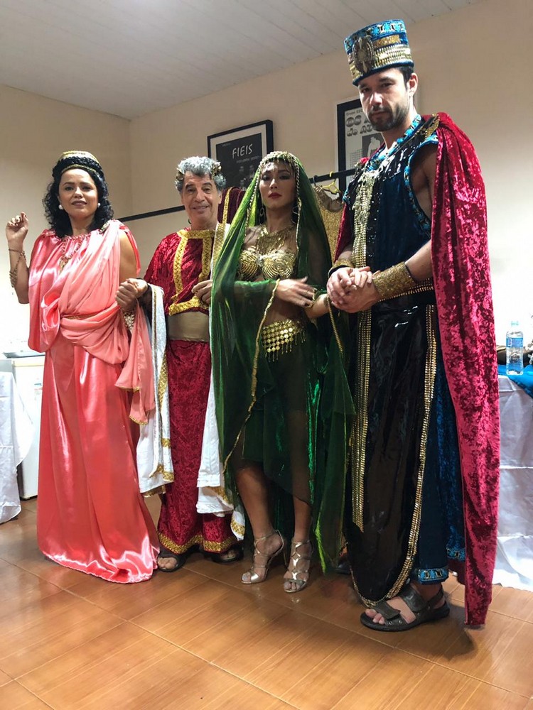 Paulo Betti, Danni Suzuki e Sergio Marone emocionam público, em Paixão de Cristo, de Floriano, no Piauí