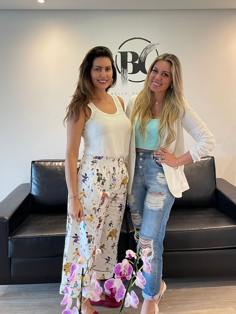 Daiana Mazza com Brenda Costa CEO da Belle du Silence Agency