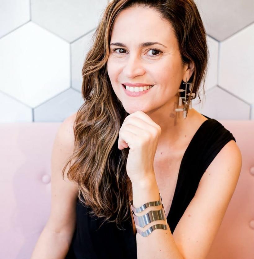 Designer capixaba Andrea de Pinho lança Coleção Formas de acessórios