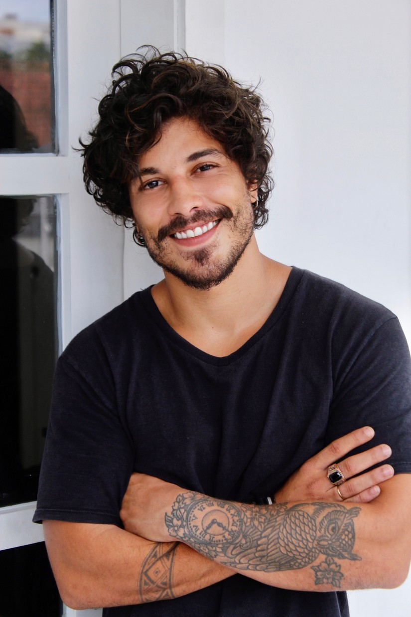 Douglas Sampaio está na série DNA do Crime, sucesso mundial na Netflix