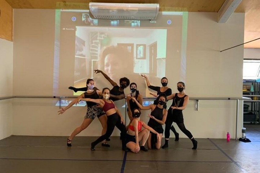 A Duetto Arte e Movimento promove aulas inéditas de aprimoramento em ballet clássico e jazz dance