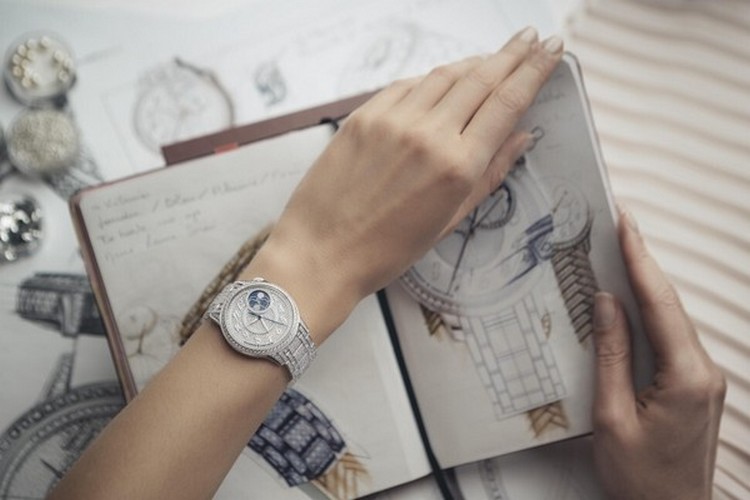 Como os relógios Chanel, Chaumet, Piaget, Cartier, Vacheron Constantin e Van Cleef & Arpels captam a luz - com diamantes, safiras e rubis