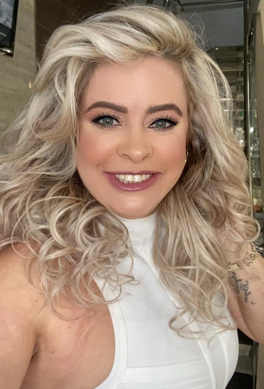 Um pouco da vitoriosa trajetória de Emília Coiffeur, a Rainha das Loiras