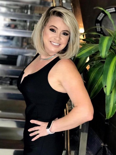 Um pouco da vitoriosa trajetória de Emília Coiffeur, a Rainha das Loiras