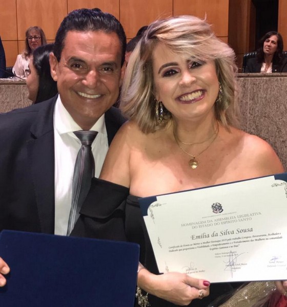 Emilia recebendo homenagem na Assembléia Legislativa do ES, do Deputado Torino Marques