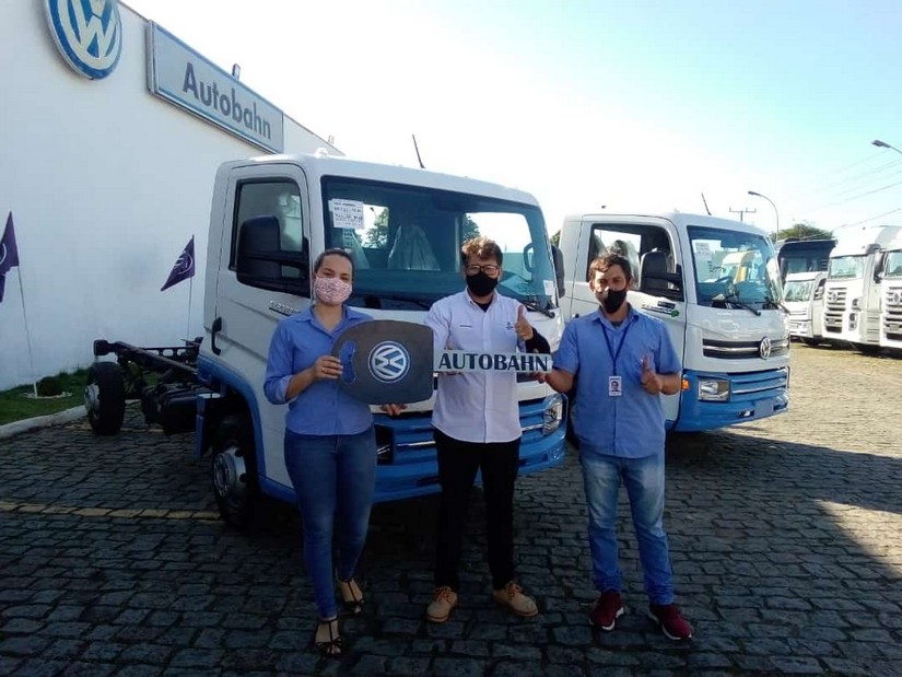 Empresa Velten Logística adquiriu 10 Caminhões Volkswagen Dois VW 11.180 Um VW 24.260 6x2 Robust Sete Express categoria B