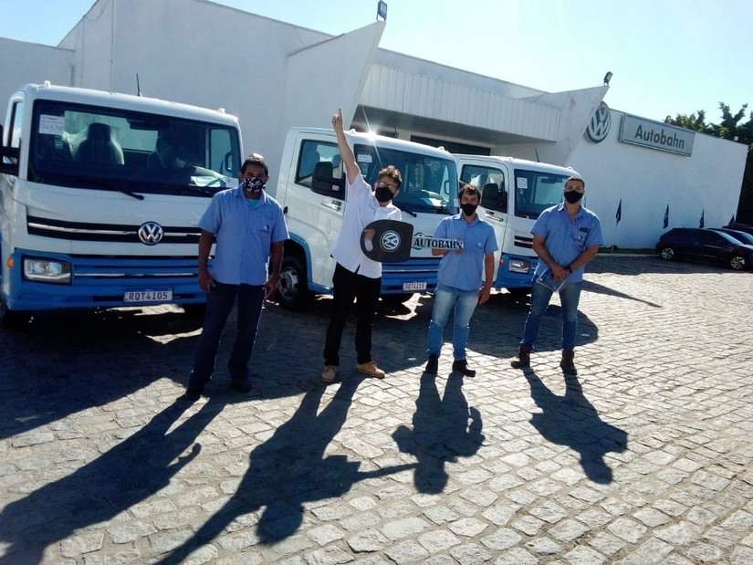 Empresa Velten Logística adquiriu 10 Caminhões Volkswagen Dois VW 11.180 Um VW 24.260 6x2 Robust Sete Express categoria B