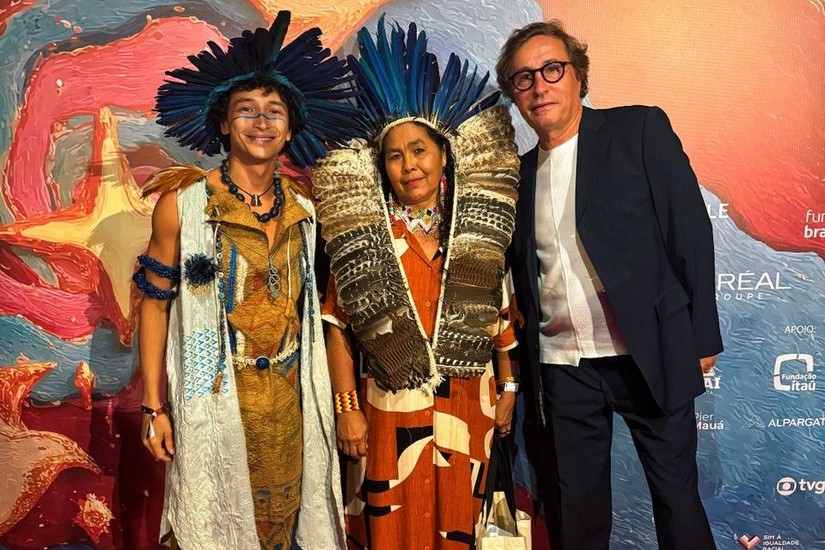 Eric Max, a escritora Lúcia Tucjuju e Christian Gonnet, colecionador de arte franco-amazônico e diretor executivo da Borboleta Azul Filmes
