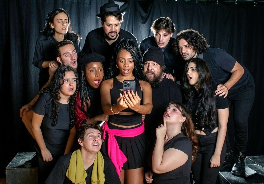 Espetáculo ‘A Peça Prometida’ com texto e direção de André Arteche estreia no Teatro Fashion Mall