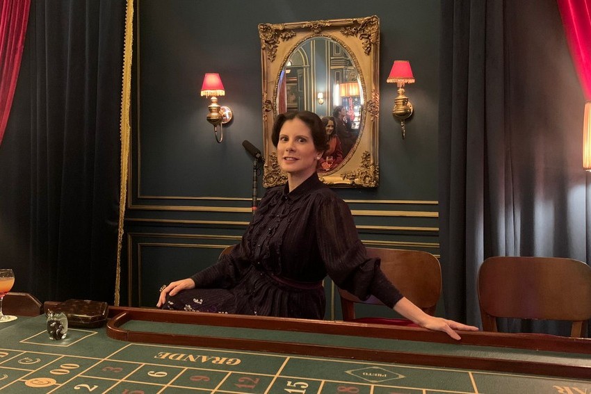 Evelyn Montesano está de volta à telinha em Além da Ilusão, seu quinto trabalho na Rede Globo