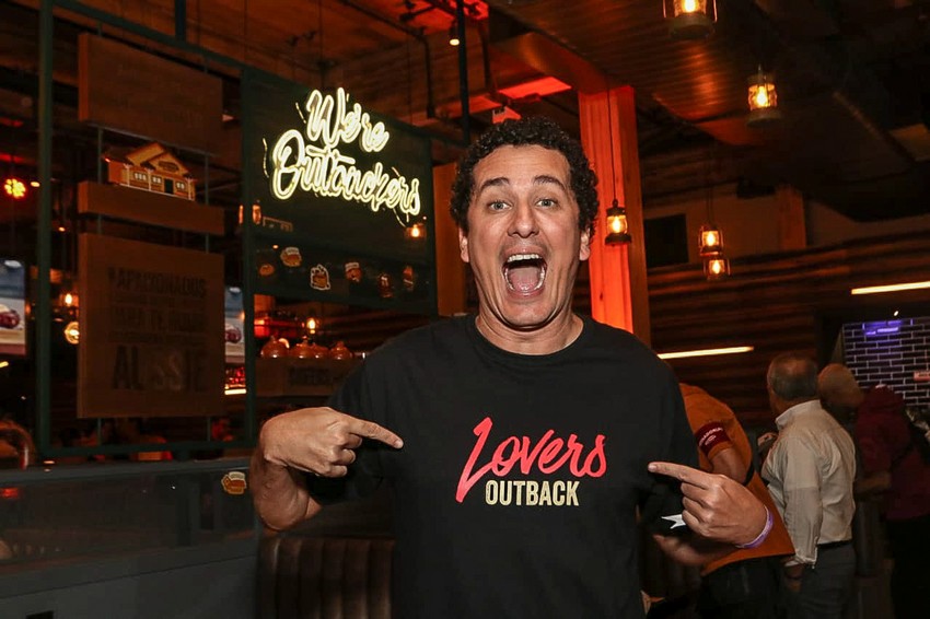 Famosos prestigiam reinauguração do Outback, na Barra da Tijuca no Rio, com novo conceito