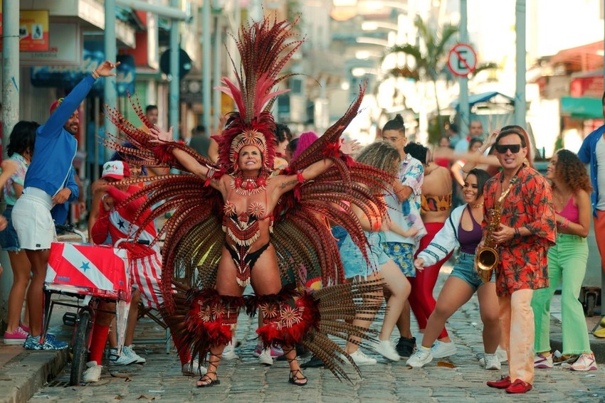 Fênix do Amor, nova música de Gretchen chega com clipe e mensagem poderosa