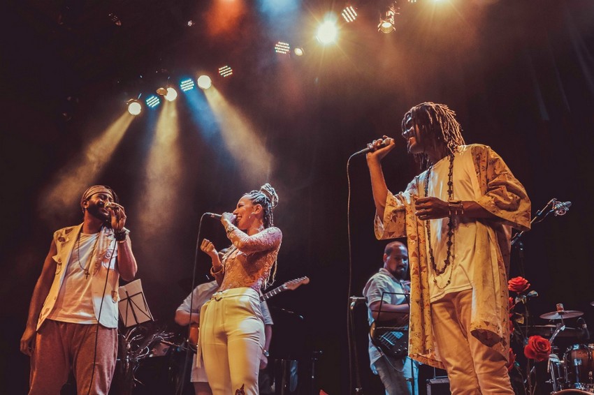 Ícone Bar recebe grupo musical Filhos de Sá em programação especial de Pré-Carnaval