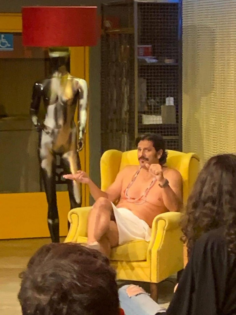 Gil Hernández estreia nos palcos cariocas Boy, seu primeiro monólogo, no dia 4 de julho, no Teatro Café Pequeno, no Leblon